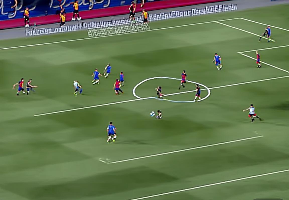 巴萨皇马百年对决：经典瞬间与战术解析回顾(图3)